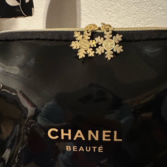 ✅NEW! Chanel Cosmetic Beauty Pouch - Picture 4 of 6